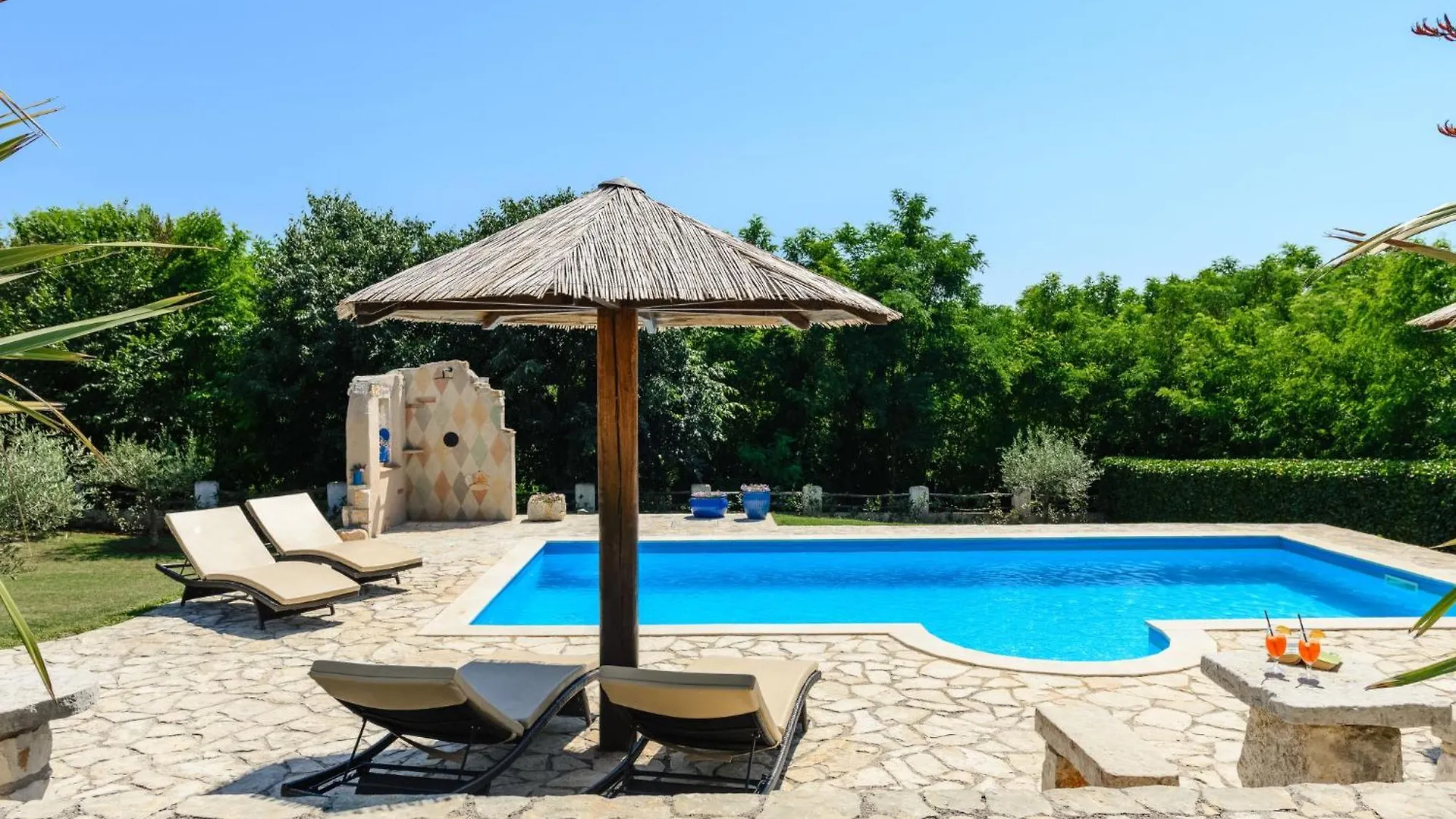 Holiday Home Vali By Interhome contacts